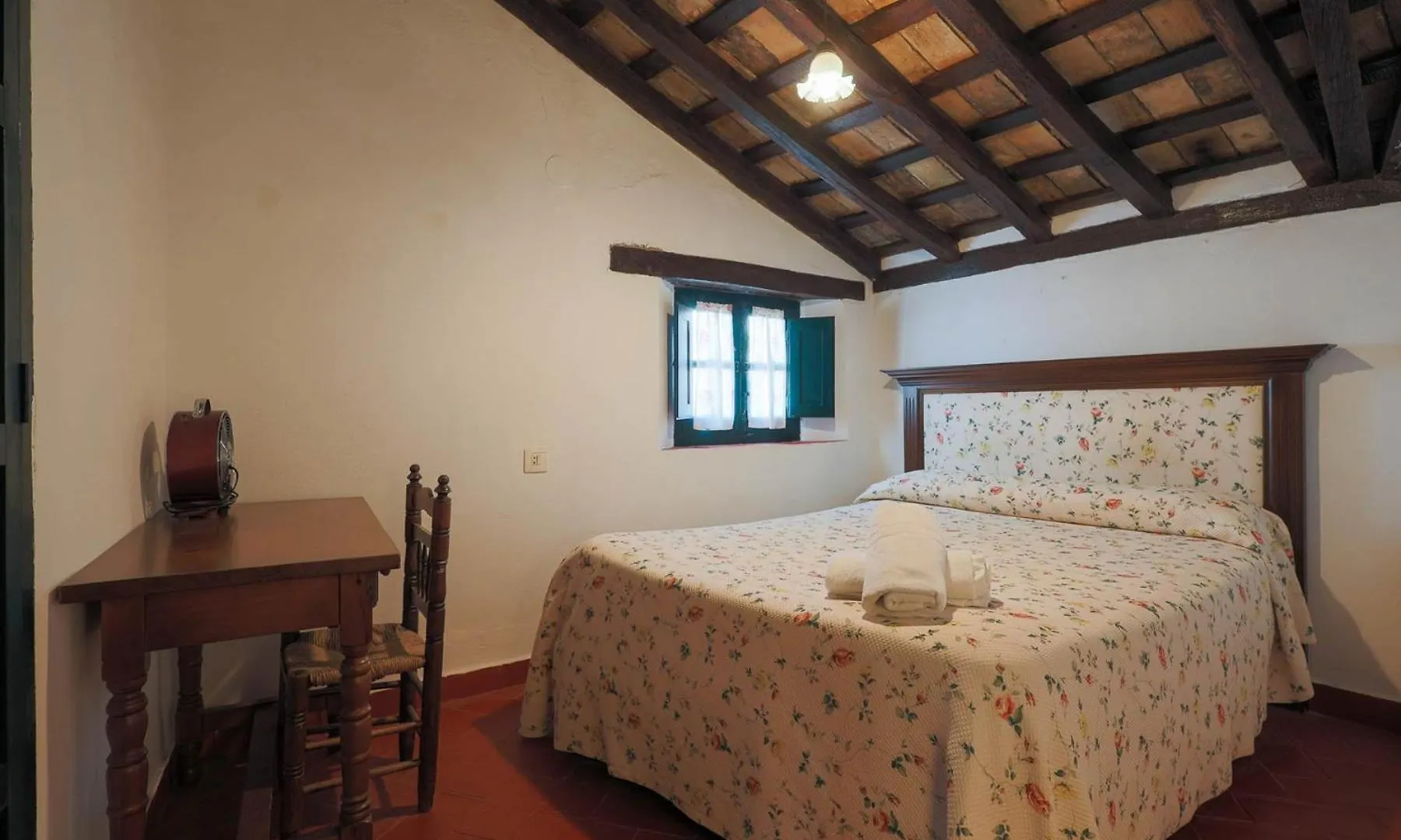 Casas Rurales Tugasa Castillo De Castellar Castellar de la Frontera 0*,  Spain